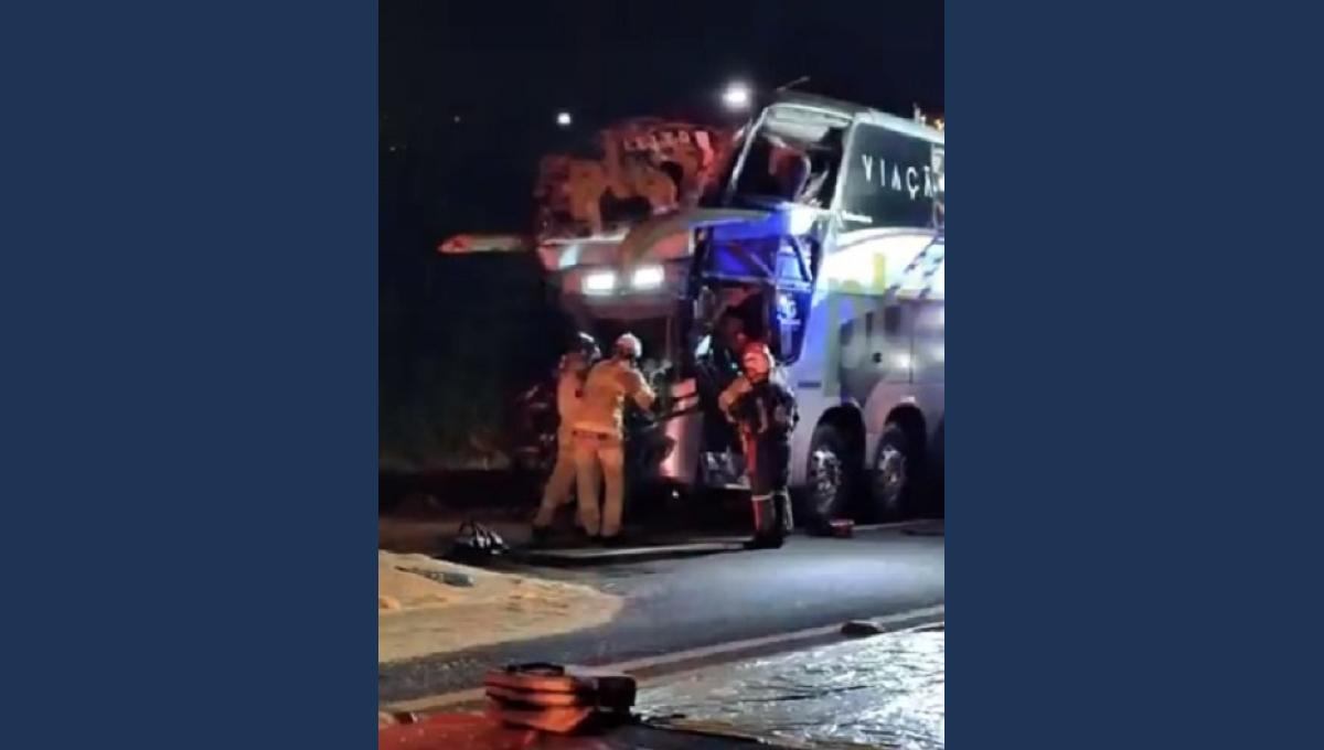 Acidente entre ônibus e caminhão deixa mais de 20 vítimas em Arapongas;  veja o vídeo - 38 News